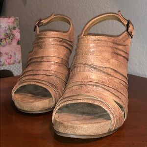 Distressed AEROSOLES wedges